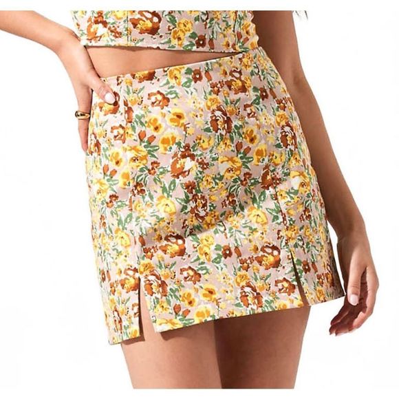 ASTR The Label NWT Women’s Floral Side Slit Mini Skirt Size XS - Picture 1 of 11